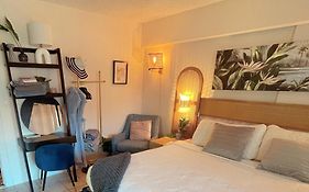 Seashore Waikiki Studio 1 Block From A Beach No Resort Fees